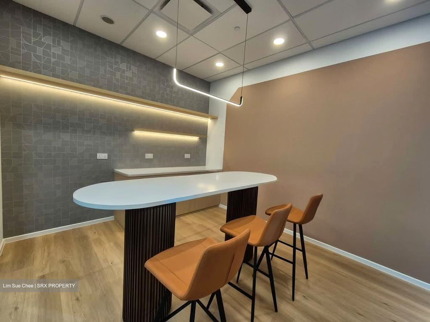 Oue Downtown (D1), Office #526775771